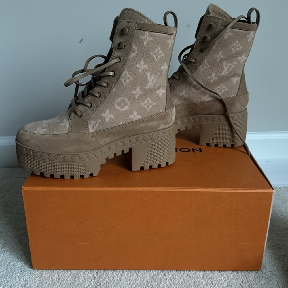 LV Laureate Desert Boot - Picture 2 of 4